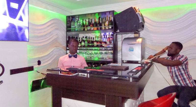 DV8 Hotel Lagos Buitenkant foto